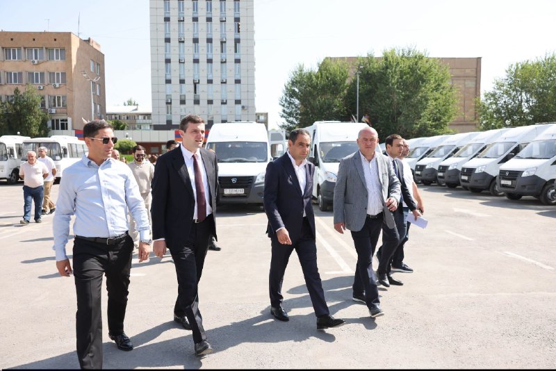 Министр Давит Худатян протестировал новые автобусы для единой маршрутной сети Араратской области в Арташате